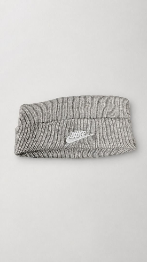 🤍 NIKE PEAK BEANIE (Category: Beanies) located in Valencia. Submitted by shopstnd (Listing ID 1456441788, Image 2). Description: 🤍 NIKE PEAK BEANIE Clean, minimal, and easy to wear — a classic Nike knit beanie with embroidered Swoosh branding. • Brand: Nike • Color: Heather Grey • Type: Cuffed Beanie / Peak Beanie • Size: One Size Fits Most • Material: 80% Polyester / 20% Wool • Detail: Embroidered Nike logo • Condition: Pre-loved 📸 Swipe thro