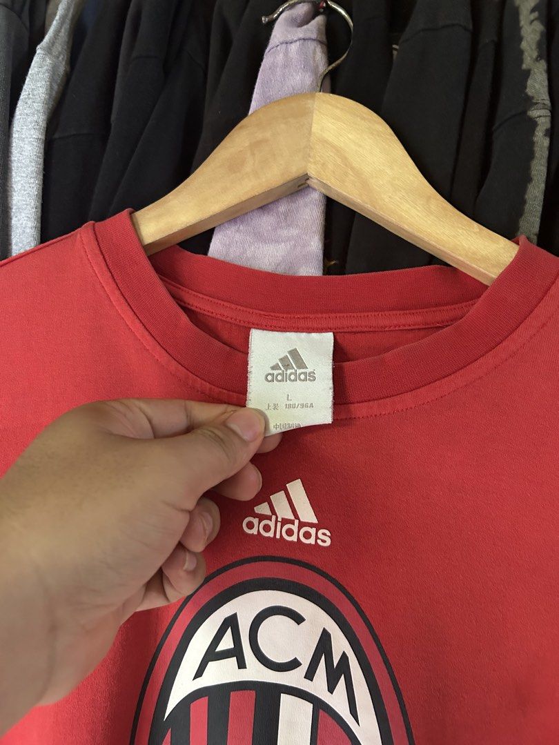 AC Milan 1899 Red T-Shirt (Category: Tshirts & Polo Shirts ) located in Manila. Submitted by alcantara123 (Listing ID 1456506019, Image 3). Description: - Red AC Milan t-shirt - Features club crest and '1899' print on front - Ideal for any AC Milan supporter - Casual and comfortable wear W-22.5 L-26.5.