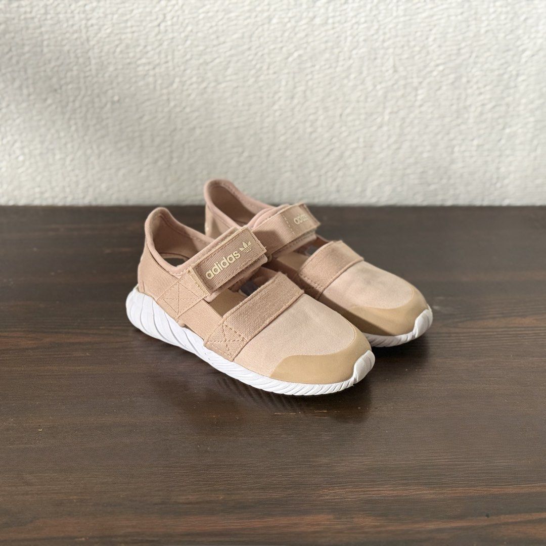 Adidas Doom Sandals Ash Pearl (Category: Babies & Kids Fashion) located in Nasugbu. Submitted by kreshg (Listing ID 1456501928, Image 2). Description: Size: 15.3 cm Pay via GCash Ship thru J&T 📍 Batangas SF to be shouldered by the buyer..