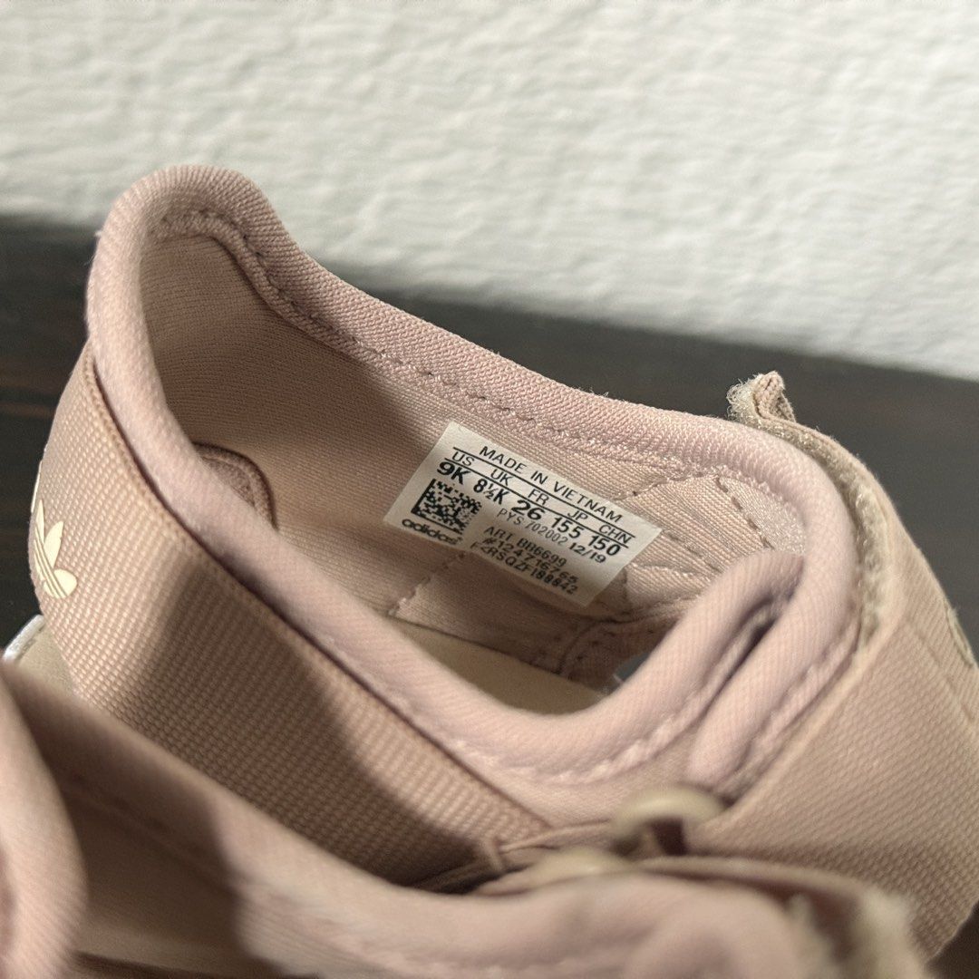 Adidas Doom Sandals Ash Pearl (Category: Babies & Kids Fashion) located in Nasugbu. Submitted by kreshg (Listing ID 1456501928, Image 3). Description: Size: 15.3 cm Pay via GCash Ship thru J&T 📍 Batangas SF to be shouldered by the buyer..