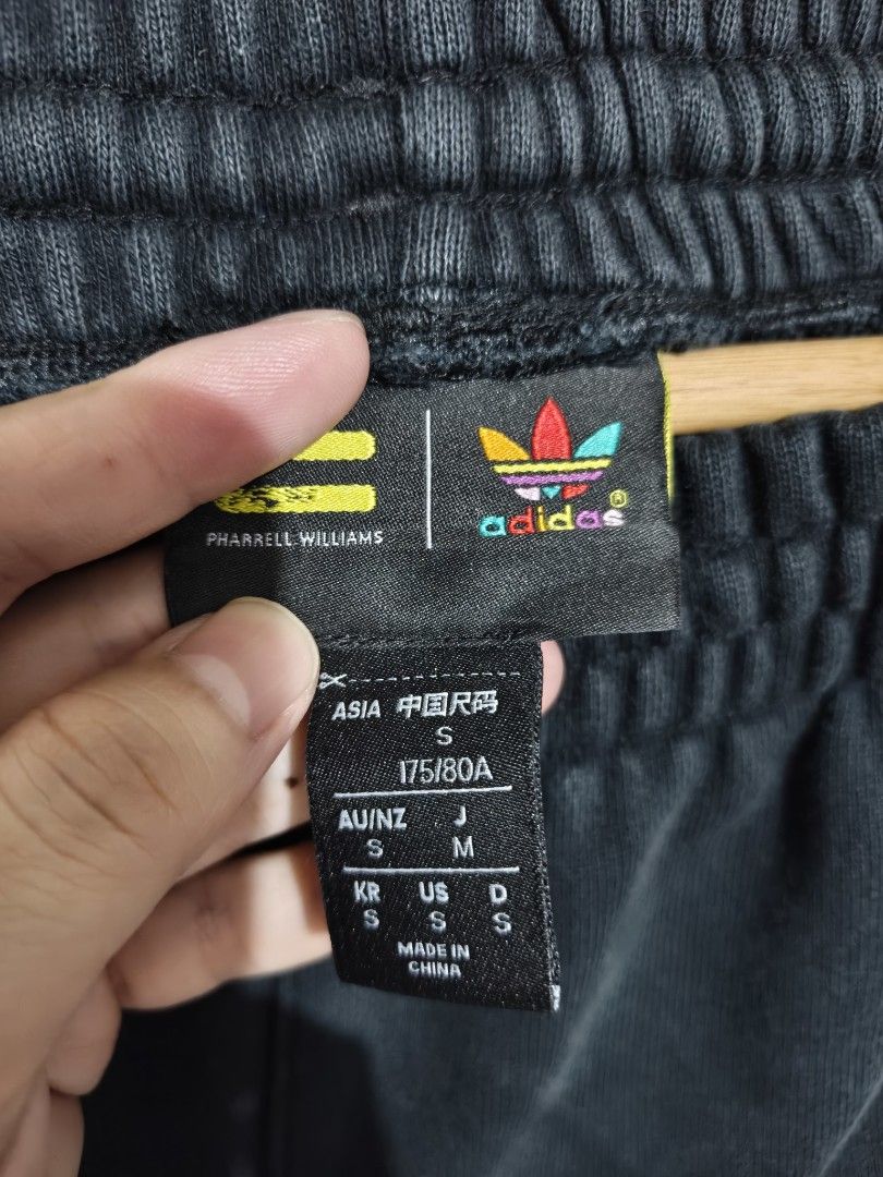 adidas short humanrace (Category: Shorts) located in Manila. Submitted by jeth20 (Listing ID 1456480946, Image 2). Description: adidas short humanrace excellent condition color rate 9/10 size: waist 30 to 36/ length 16.