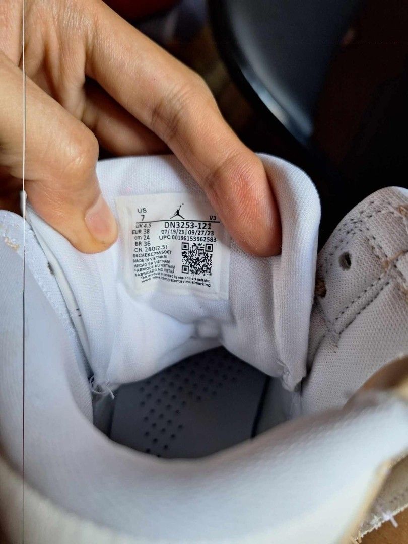 Air Jordan 1 Elevate Low SE "Sail" DN3253-121 (Category: Sneakers) located in Manila. Submitted by jhonardsan00248 (Listing ID 1456566644, Image 2). Description: - Authentic Air Jordan 1 Elevate High - Color: Desert/Sail - Size: US 7 Women's - Includes original box - Ideal for casual style or sneaker collection RFS: uncomfy ipang dance Used once pamorma, nasaktan lang haha.