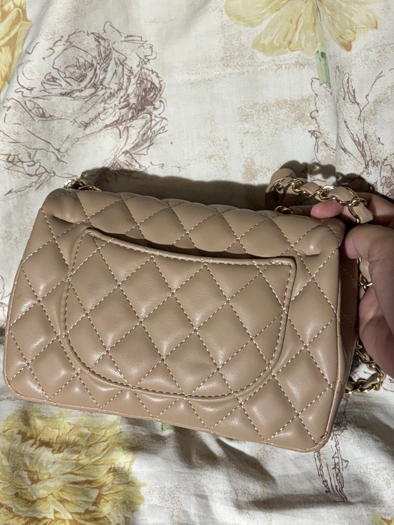 Alberto Margate (Category: Cross-body Bags) located in Manila. Submitted by ashsarr (Listing ID 1456445905, Image 2). Description: ALBERTO MARGATE BAG (Size Mini) 🌸 Color Beige 🌸₱1,500 (Original Price ₱2,000) - Used the bag twice. - No leather issue. - No strap issue. - Like Brand New 📍Valenzuela City MOP: BPI & Gcash Delivery Fee: Shoulder by the buyer.