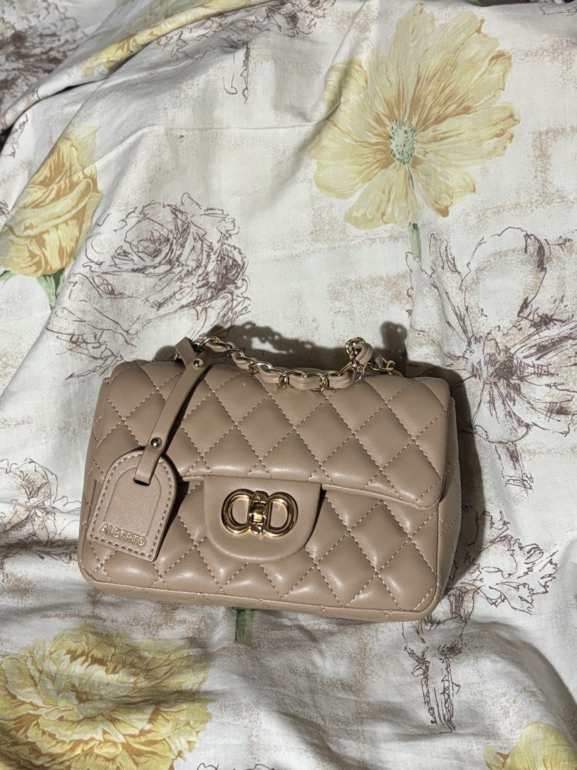 Alberto Margate (Category: Cross-body Bags) located in Manila. Submitted by ashsarr (Listing ID 1456445905, Image 1). Description: ALBERTO MARGATE BAG (Size Mini) 🌸 Color Beige 🌸₱1,500 (Original Price ₱2,000) - Used the bag twice. - No leather issue. - No strap issue. - Like Brand New 📍Valenzuela City MOP: BPI & Gcash Delivery Fee: Shoulder by the buyer.