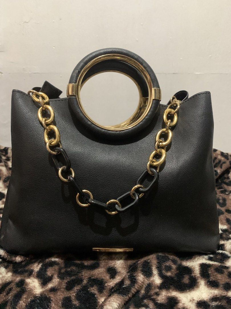 ALDO BAG WITH LONG STRAP & DUST BAG (Category: Shoulder Bags) located in Caloocan City. Submitted by _bae0 (Listing ID 1456586176, Image 2). Description: 9/10 condition -few/very minimal scratches -need fund for labs on school :)) RFS: hindi ko nagagamit, sayang lang naaalikabukan, plus decluttering in this economy..