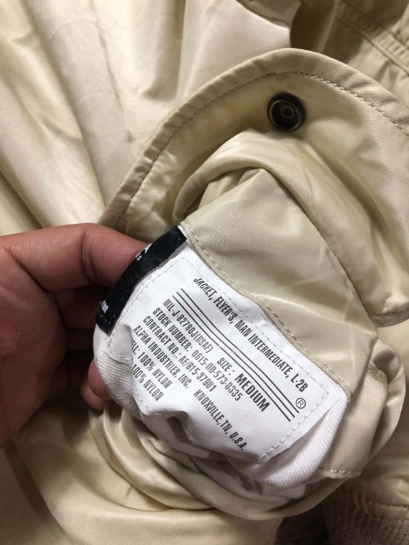 Alpha industries Revirsable Bomber jacket (Category: Coats, Jackets and Outerwear) located in Manila. Submitted by truecat.00a53a (Listing ID 1456593914, Image 2). Description: size medium good condition issue need wash complete button and zip.