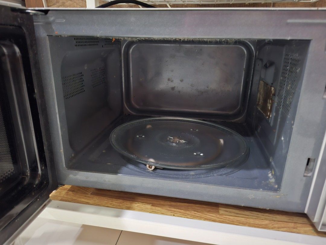 American Home microwave oven (Category: Ovens & Toasters) located in Angono. Submitted by joanna_g (Listing ID 1456540563, Image 3). Description: .