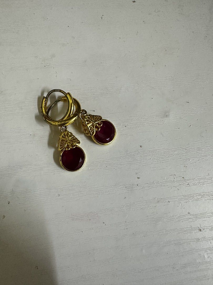 Anting2 ruby (Category: Other Accessories) located in Kluang. Submitted by farahraeshafarahraes110 (Listing ID 1456519650, Image 1). Description: Item preloved Condition ok lg .