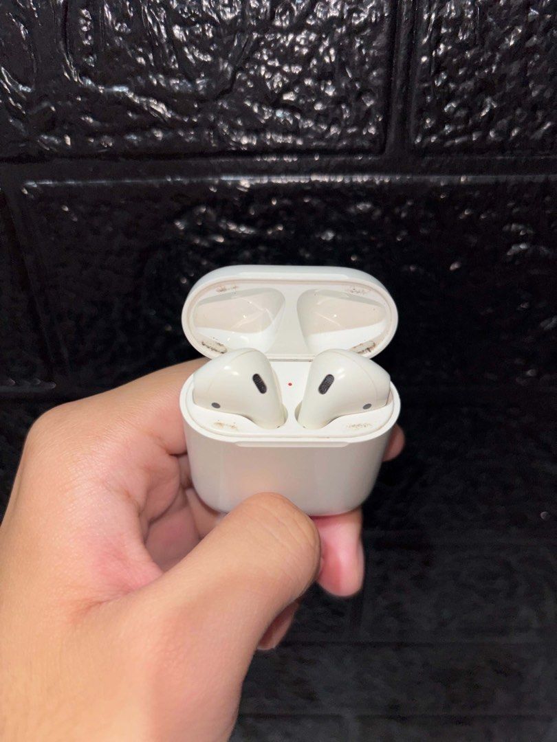 ORIGINAL Apple AirPods 2nd Generation with Charging Case (Category: Earphones) located in Manila. Submitted by prelov3dit3ms (Listing ID 1456436981, Image 3). Description: Original Gen 2 - complete box but no cord - charging case nalang gumagana.