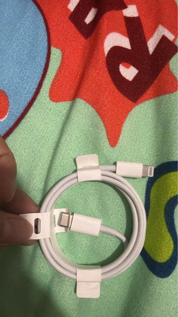 Apple Chord Original (Category: Chargers) located in Manila. Submitted by antemoto (Listing ID 1456562338, Image 2). Description: Spare Chord from my ip14 naka 16Pmax na kasi ako now di na magagamit.