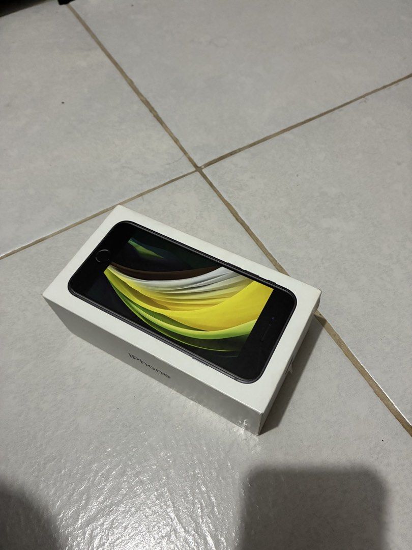 Apple iPhone SE (2nd generation) Box (Category: iPhone SE Series) located in Taguig. Submitted by doki81 (Listing ID 1456439889, Image 1). Description: Box only.