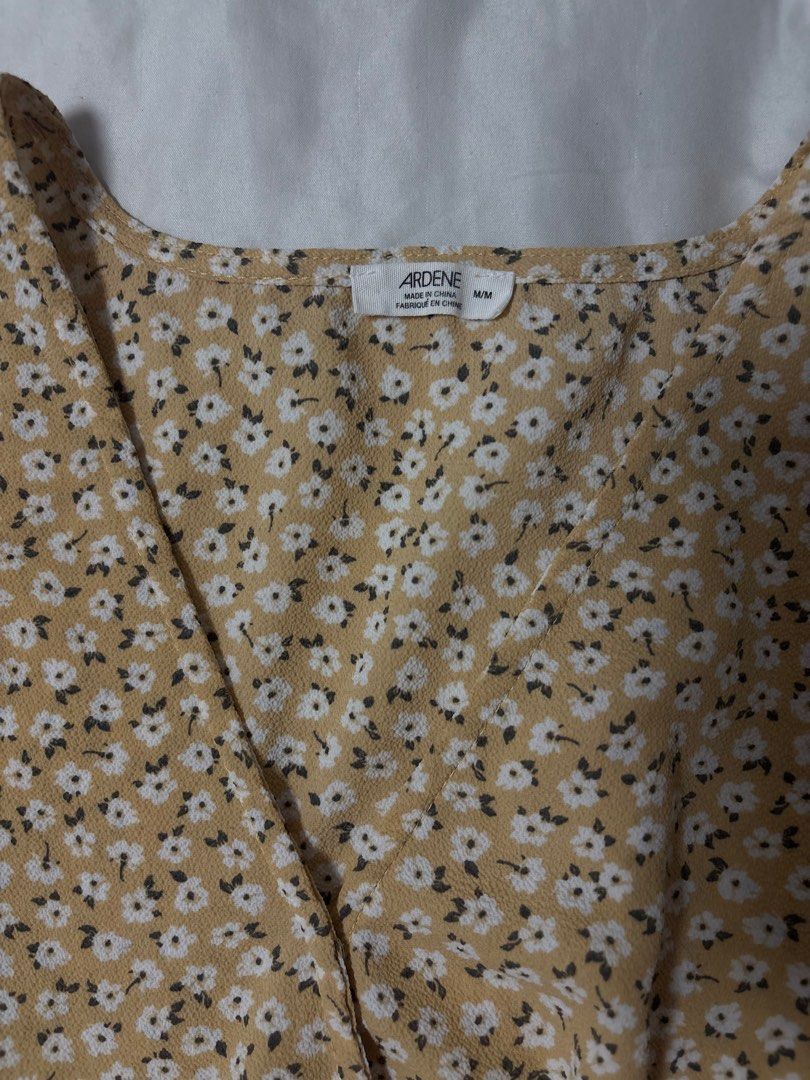 Ardene Floral Top with Puffed Sleeves (Category: Shirts) located in General Trias. Submitted by misousoup (Listing ID 1456462242, Image 2). Description: - Floral top with puff sleeves - Size: Medium - Yellow color - Negotiable.