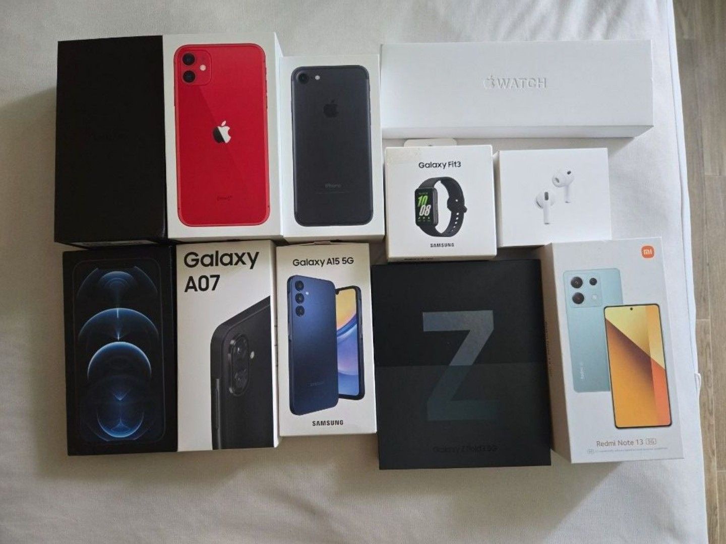 Assorted Boxes ( ALL $15 ) (Category: Wearables & Smart Watches) located in Singapore. Submitted by durian_mochi (Listing ID 1456447280, Image 1). Description: WA ME 8087858 NO MORE REPLY QUOTA HERE THANKD Assorted phone boxes, for resale or decoration purposes. Some still have their accesories inside. Take all for the listed price. Thanke.