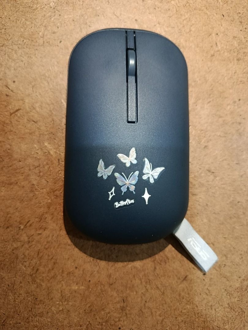 ASUS Marshmallow Mouse MD100 (Category: Mouse & Mousepads) located in Quezon City. Submitted by lymarabello (Listing ID 1456593632, Image 1). Description: ASUS Marshmallow Mouse MD100 w/ Butterflies stickers (without battery). Over a week lang nagamit. Good for personal/home/office use. Wireless, Bluetooth. Orig price: 1,600-1,700 (if you buy online) Rfs: may bago nang mouse.