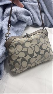 (Category: ) located in . Submitted by luvebags (Listing ID 1456565207, Image 1). Description: .