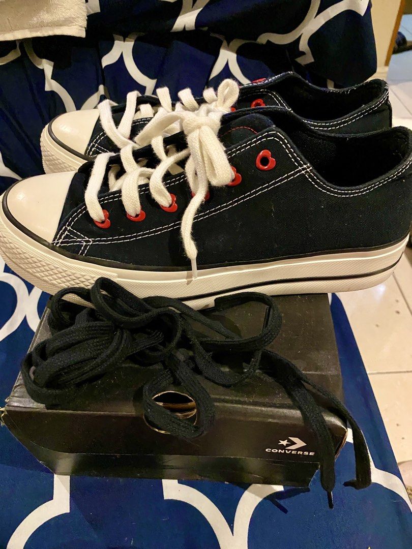 Authentic converse sneakers size 8.5 women (Category: Sneakers) located in Manila. Submitted by iceps (Listing ID 1456537711, Image 2). Description: Used only once wrong size medyo masikip siya sa daughter ko. Selling this for my daughter.Just stored in the closet. Description on last photo. Size 8.5 women. NEGOTIABLE.