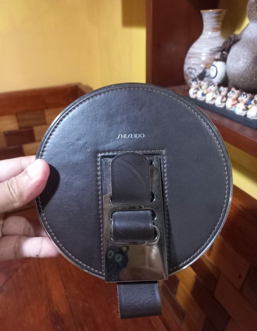 AUTHENTIC Shiseido Vintage Folding Tabletop Mirror (Category: Mirrors) located in Pugo. Submitted by mhylee_fang1989 (Listing ID 1456554649, Image 2). Description: .