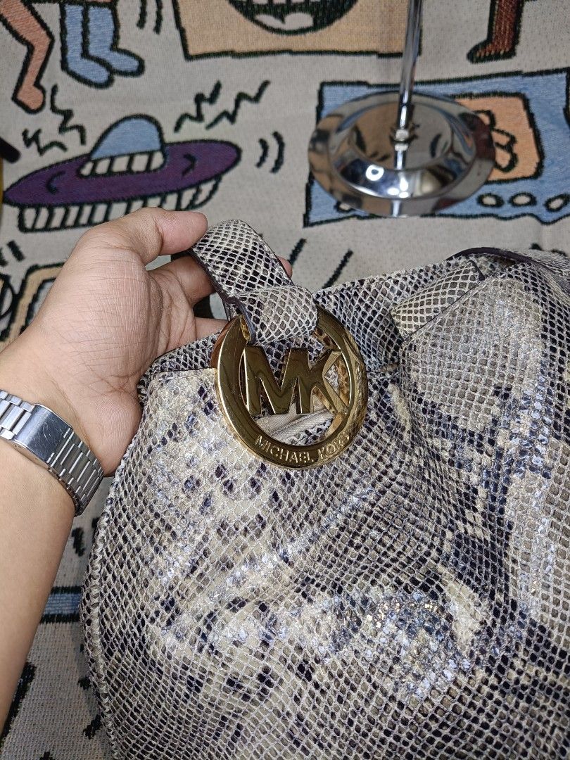 Authentic Vintage Michael Kors Python-Embossed Leather Shoulder Bag (Category: Luxury Bags & Wallets) located in Taguig. Submitted by handpickedreplay (Listing ID 1456590403, Image 2). Description: Authentic Vintage Michael Kors Python-Embossed Leather Shoulder Bag 👽 - Authenticity Verified: Fully authenticated with the internal gray origin tag and official production tracking code (E-1209) stamped neatly inside. - Interior: Spotless beige signa