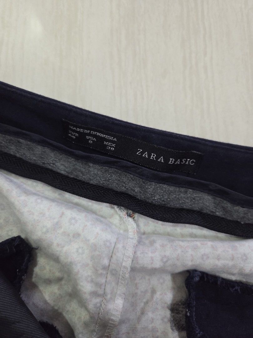 Authentic Zara Unique Patterned Cropped Pants with Gold Zipper Details (Category: Other Bottoms) located in Dagupan City. Submitted by usagiirl (Listing ID 1456480551, Image 3). Description: Authentic Zara pants! Selling them for my mom since they're just taking up space in the cabinet. This is a size 8. Kindly check the photos for the condition! Payments through Gcash..