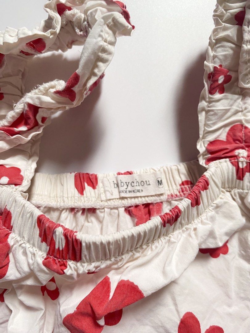 Baby Chou Floral Top (Category: Babies & Kids Fashion) located in Subic. Submitted by merge024 (Listing ID 1456543028, Image 2). Description: has small pen? stain 1-2y.