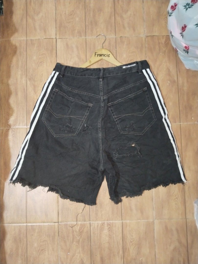 Balenciaga x Adidas distressed short (Category: Luxury Apparel) located in Barili. Submitted by francis88z (Listing ID 1456530983, Image 2). Description: Balenciaga x Adidas distressed short size L W24 L21 excellent condition no issue 3500+sf.