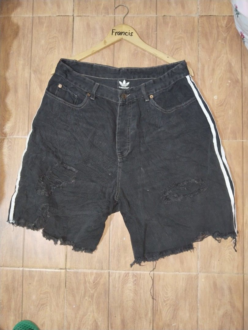 Balenciaga x Adidas distressed short (Category: Luxury Apparel) located in Barili. Submitted by francis88z (Listing ID 1456530983, Image 1). Description: Balenciaga x Adidas distressed short size L W24 L21 excellent condition no issue 3500+sf.