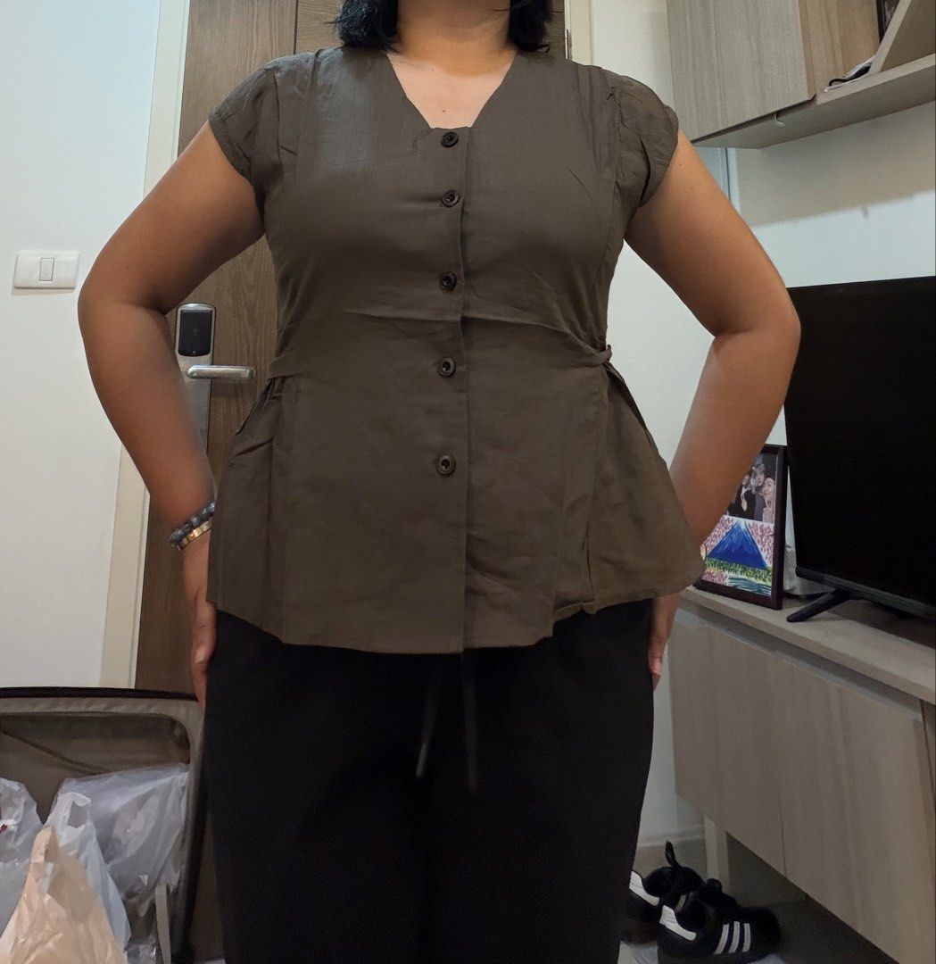 Bangkok clothes (Category: Blouses) located in Dasmarinas. Submitted by preloved_brandedbackup (Listing ID 1456529564, Image 2). Description: Small to xl Brown Whitw.