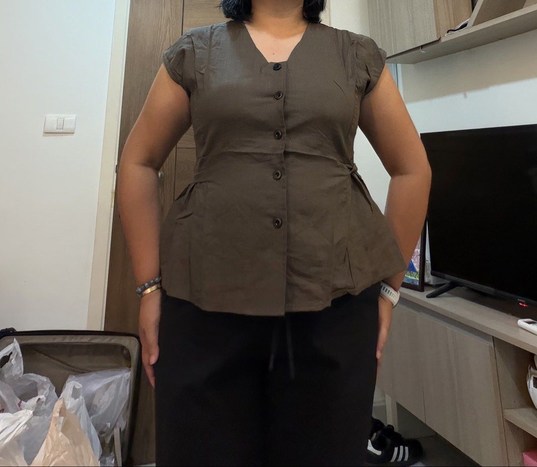 Bangkok clothes (Category: Blouses) located in Dasmarinas. Submitted by preloved_brandedbackup (Listing ID 1456529564, Image 1). Description: Small to xl Brown Whitw.
