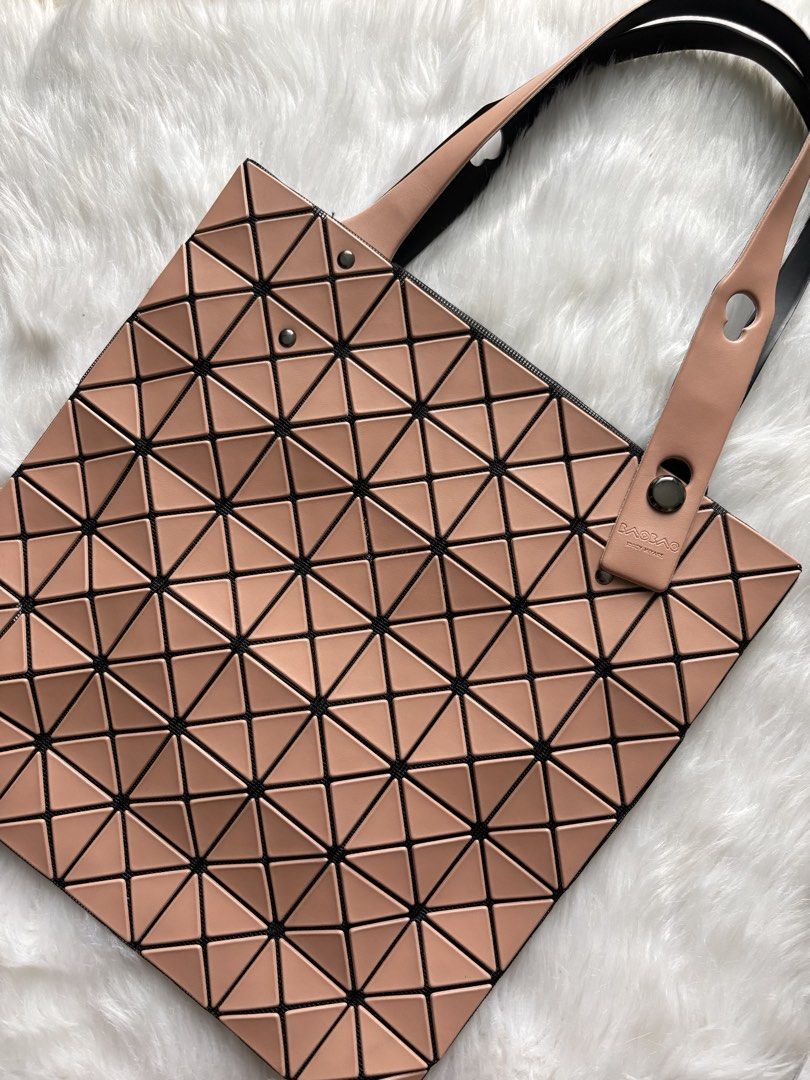 Baobao Issey Miyake Bag (Category: Luxury Bags & Wallets) located in Quezon City. Submitted by kaaat15 (Listing ID 1456560536, Image 2). Description: .