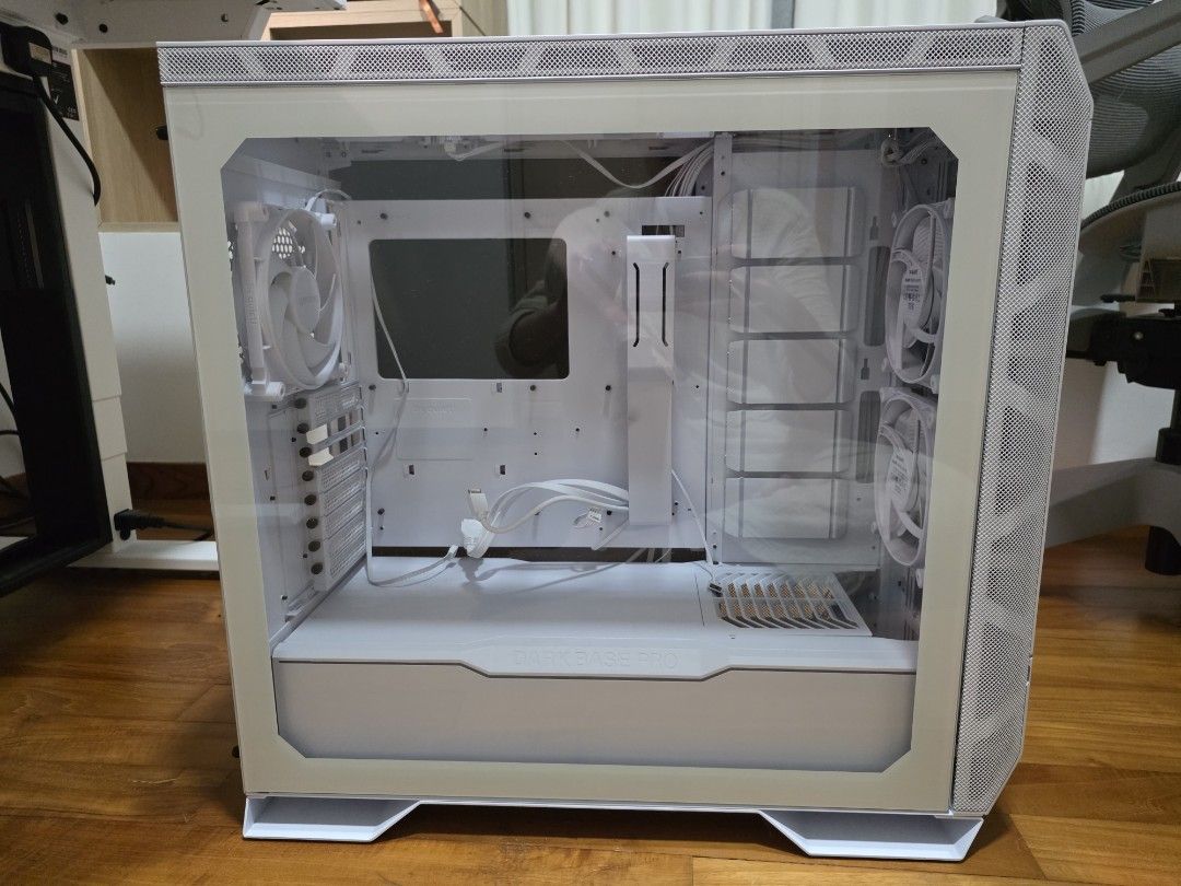 be Quiet! Dark Base Pro 901 White PC Case (Category: Computer Parts) located in Singapore. Submitted by adel710879 (Listing ID 1456562945, Image 2). Description: Like new Dark Base Pro 901 White PC Case from beQuiet. Full tower, fully customisable (including changing left-side or rigth-side), ARGB light, panel control, wireless charger. Can fit really big GPU. 4 fans preinstalled. All original accessories included. Dark Base Pro 901 is the epitom