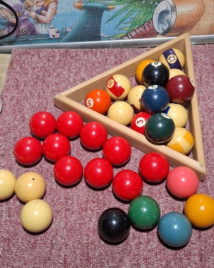 Billiards ball (Category: Billiards and Bowling) located in Quezon City. Submitted by vanessaqu83110 (Listing ID 1456435077, Image 2). Description: billiards ball only issue: missing Isang bola#4 Chako not included take all.