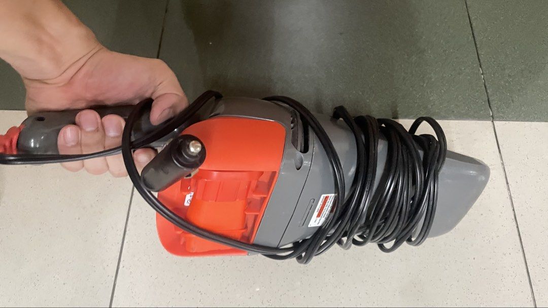 black and decker portable car vaccum (Category: Audio, Video, Alarm and other Electronic Accessories) located in Mandaluyong City. Submitted by h_kk22 (Listing ID 1456479157, Image 3). Description: last price 500 loc mandaluyong lalamove gcash pick up no issue.