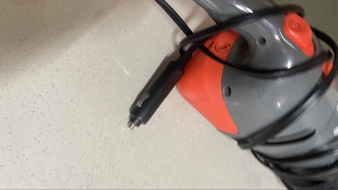 black and decker portable car vaccum (Category: Audio, Video, Alarm and other Electronic Accessories) located in Mandaluyong City. Submitted by h_kk22 (Listing ID 1456479157, Image 2). Description: last price 500 loc mandaluyong lalamove gcash pick up no issue.