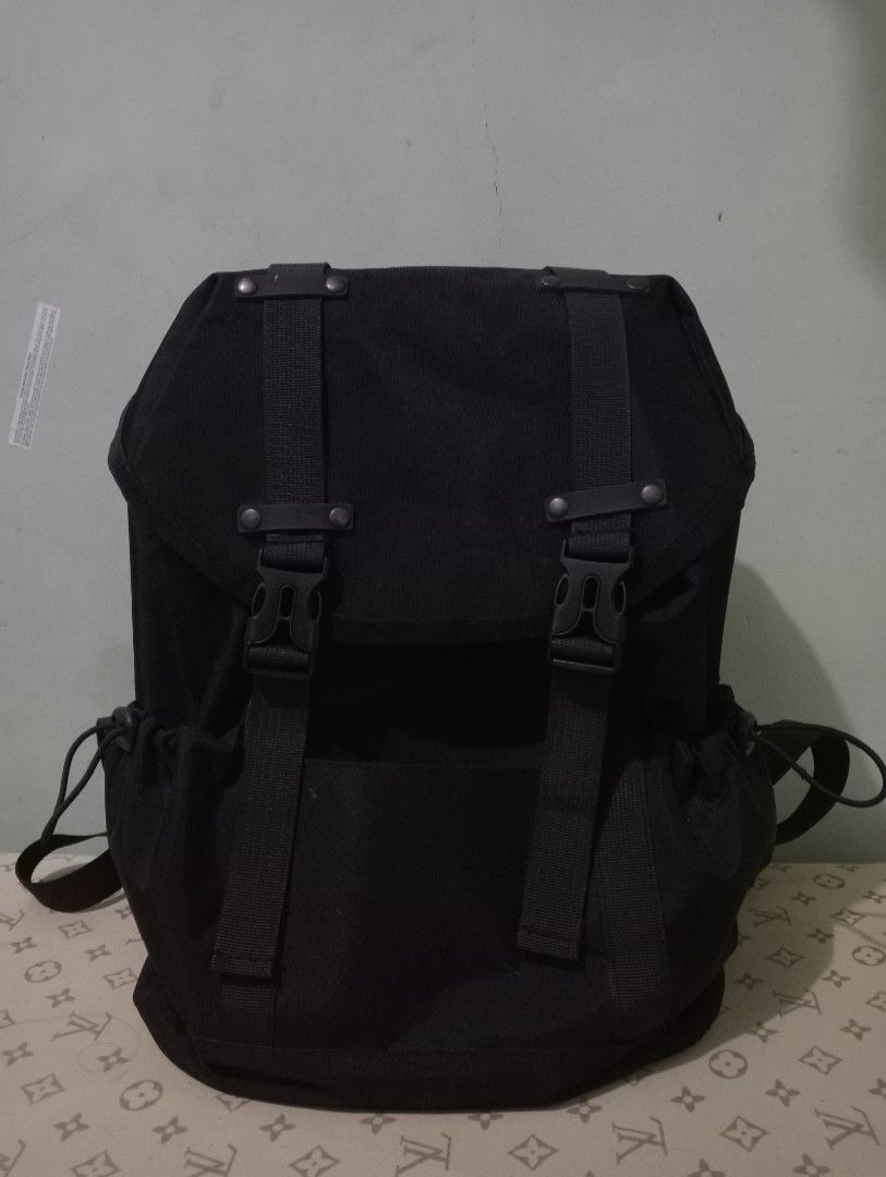 BLACK BACKPACK (medium to large) (Category: Backpacks) located in Naga. Submitted by declutter_it (Listing ID 1456594418, Image 1). Description: Travel backpack/ School backpack Very Good Condition spacious bag kasya laptop and clothes. Flaws: Missing chest lock buckle yung sa may strap..