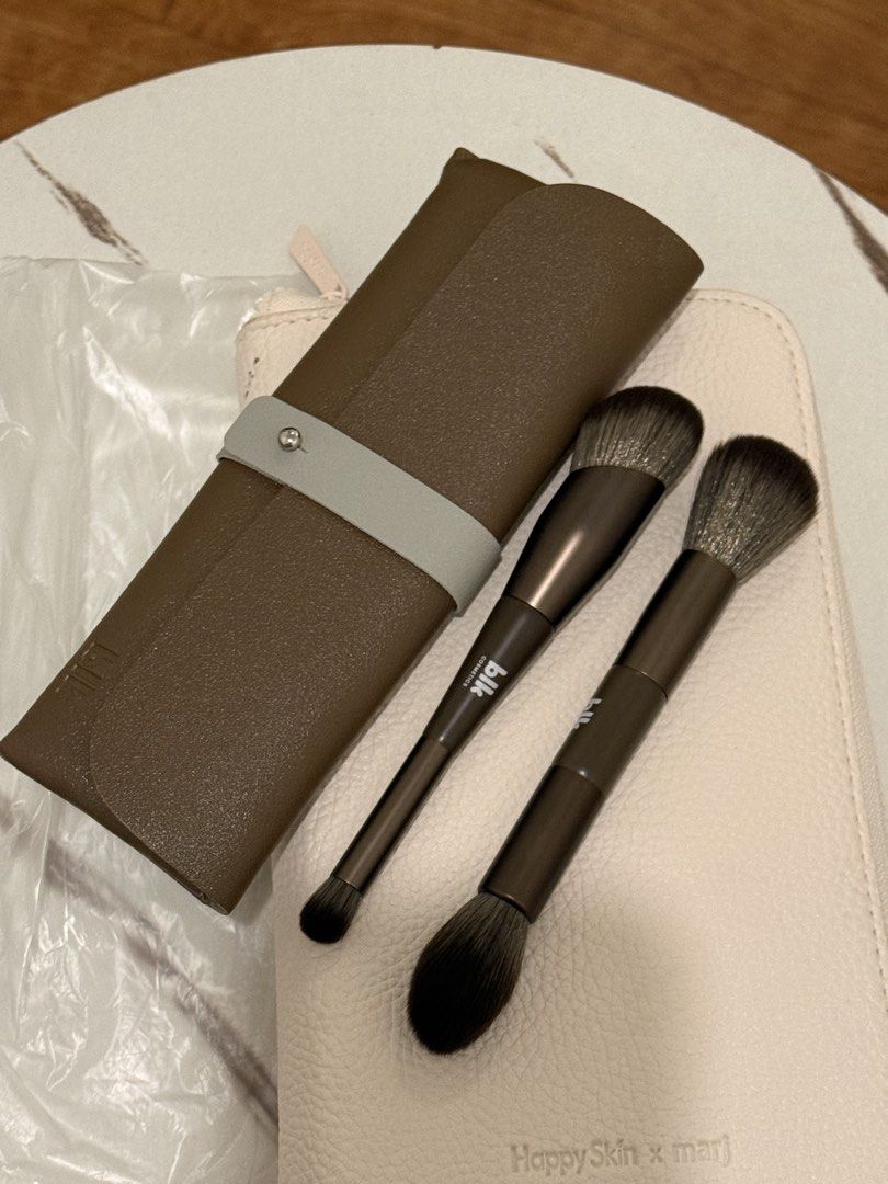BLK x bash brushes + case (Category: Makeup) located in Quezon City. Submitted by quirksandcurls (Listing ID 1456599419, Image 2). Description: No labels on brushes but can be used as: - Foundation/concealer brush - Blush/finishing powder brush Includes case .