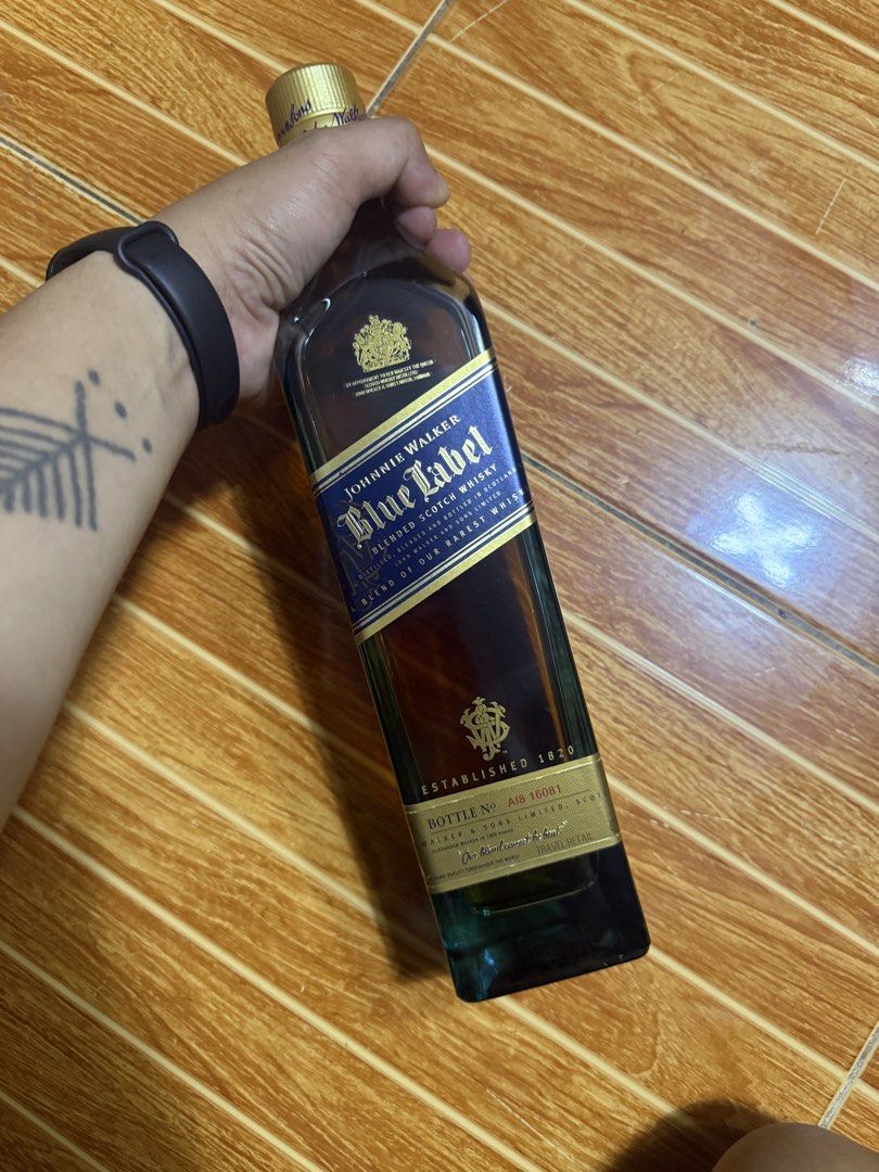 Blue label Johny Walker (Category: Beverages) located in Manila. Submitted by justarkives (Listing ID 1456512696, Image 1). Description: This is new and sealed not been open.