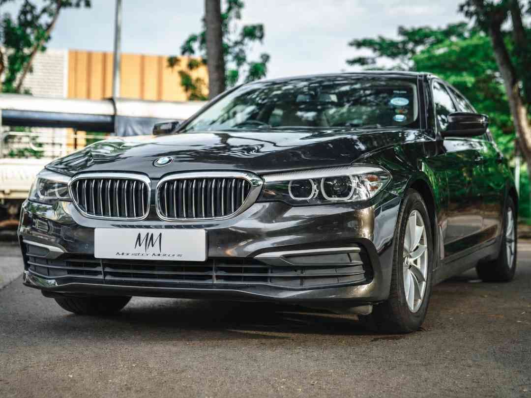 BMW 5 Series Sedan 520i SE (A) (Category: Used Cars) located in Singapore. Submitted by monstermotors. (Listing ID 1456471111, Image 3). Description: 1 owner, relatively low mileage done, pristine condition, asking a low depreciation. Well taken care of by discerning owner. Full stock factory condition, no modifications whatsoever. Come see the car now to deal! Trade in and high loan available, call now for viewing appointment! Sales Contact: Aus