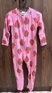 (Category: ) located in . Submitted by mek.preloved (Listing ID 1456579647, Image 1). Description: .