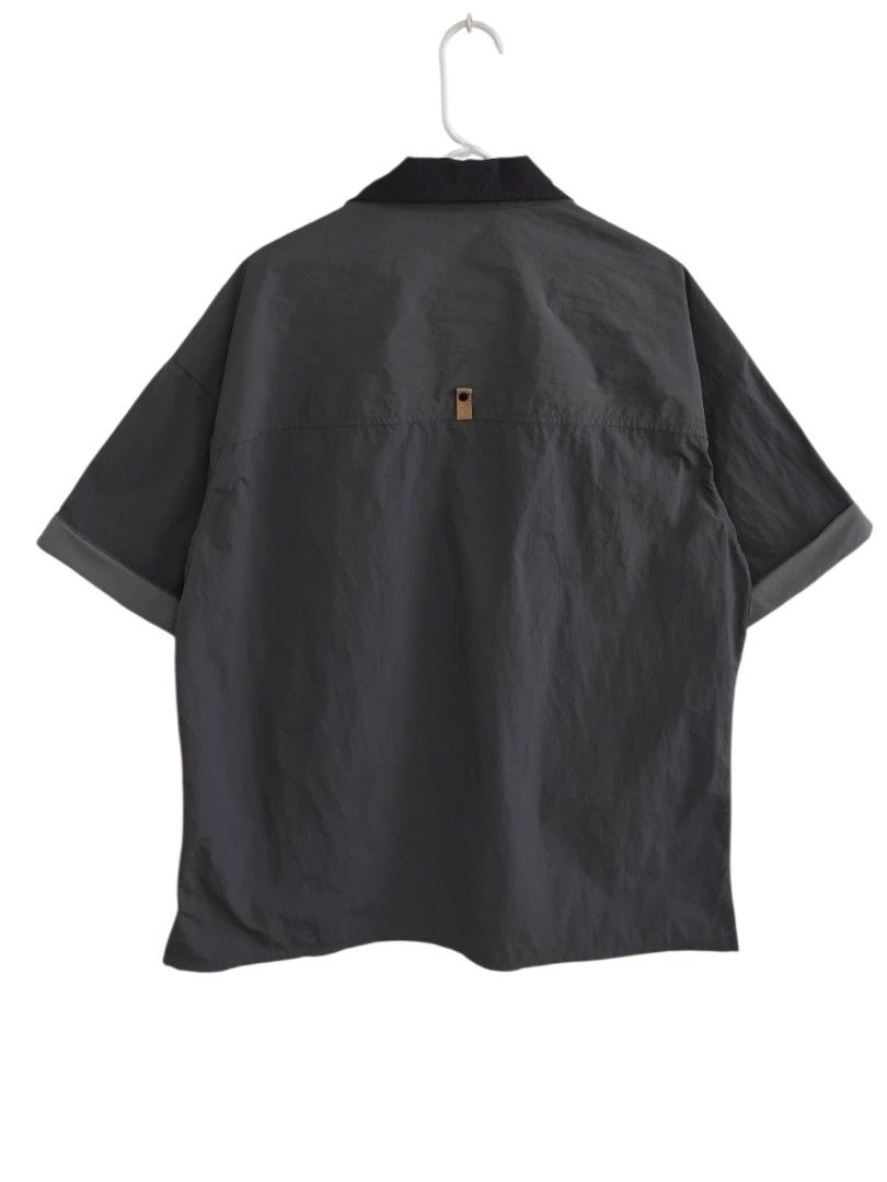 Bosie Korea Oversized Nylon Utility Work Shirt (Category: Tshirts & Polo Shirts ) located in Pasig City. Submitted by hustlexcurate (Listing ID 1456506063, Image 2). Description: Bosie Korea Oversized Nylon Utility Work Shirt Size XL Dimensions: 25X30.