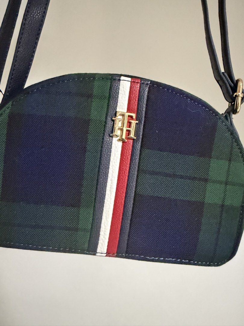 Brandnew Tommy Hilfier Checkered Bag (Category: Cross-body Bags) located in Manila. Submitted by pachoooli (Listing ID 1456454542, Image 3). Description: .