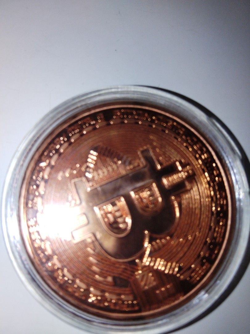 Bronze Bitcoin (Category: Currency) located in Singapore. Submitted by brightcat.fce498 (Listing ID 1456489621, Image 8). Description: - Bronze Bitcoin coin - Features intricate circuit board design - Iconic Bitcoin logo visible - Great for collectors and crypto enthusiasts - Meetup available at Blk 986C Buangkok Crescent.