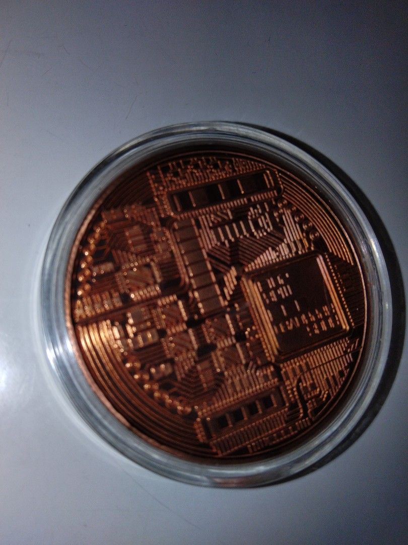 Bronze Bitcoin (Category: Currency) located in Singapore. Submitted by brightcat.fce498 (Listing ID 1456489621, Image 2). Description: - Bronze Bitcoin coin - Features intricate circuit board design - Iconic Bitcoin logo visible - Great for collectors and crypto enthusiasts - Meetup available at Blk 986C Buangkok Crescent.