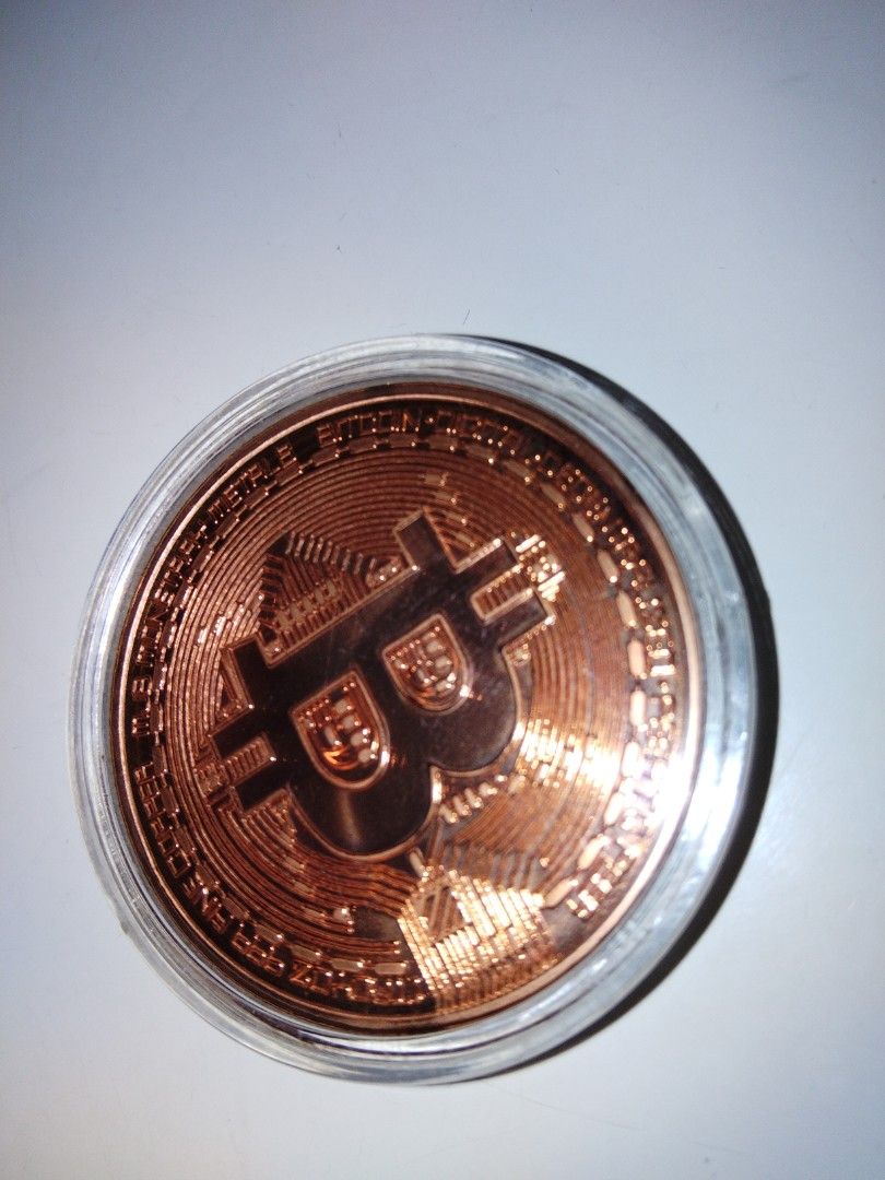 Bronze Bitcoin (Category: Currency) located in Singapore. Submitted by brightcat.fce498 (Listing ID 1456489621, Image 9). Description: - Bronze Bitcoin coin - Features intricate circuit board design - Iconic Bitcoin logo visible - Great for collectors and crypto enthusiasts - Meetup available at Blk 986C Buangkok Crescent.