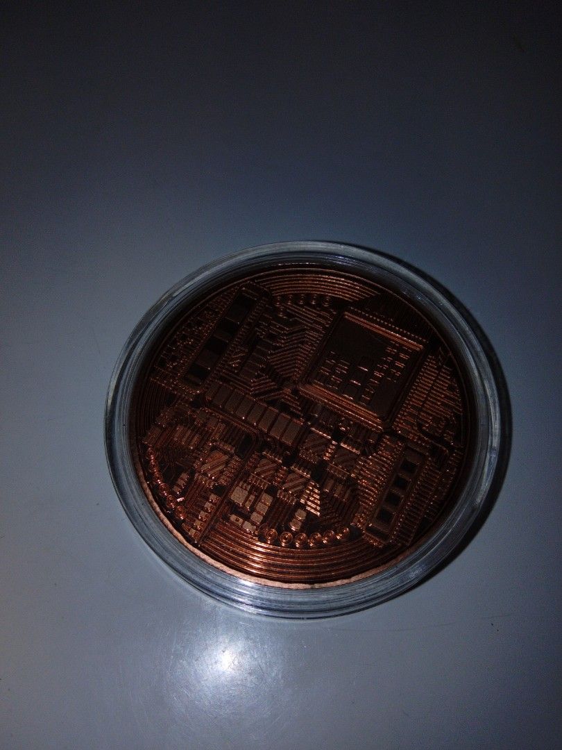 Bronze Bitcoin (Category: Currency) located in Singapore. Submitted by brightcat.fce498 (Listing ID 1456489621, Image 6). Description: - Bronze Bitcoin coin - Features intricate circuit board design - Iconic Bitcoin logo visible - Great for collectors and crypto enthusiasts - Meetup available at Blk 986C Buangkok Crescent.