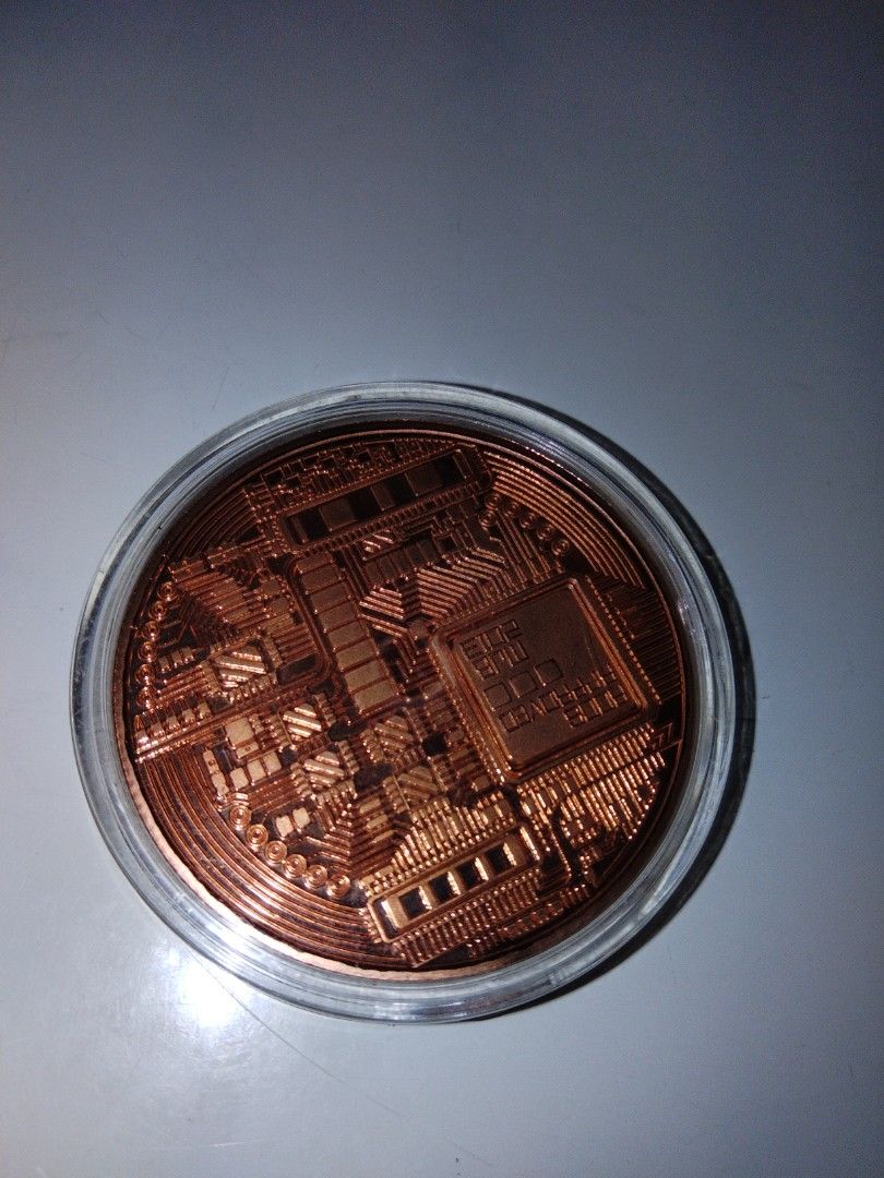 Bronze Bitcoin (Category: Currency) located in Singapore. Submitted by brightcat.fce498 (Listing ID 1456489621, Image 5). Description: - Bronze Bitcoin coin - Features intricate circuit board design - Iconic Bitcoin logo visible - Great for collectors and crypto enthusiasts - Meetup available at Blk 986C Buangkok Crescent.