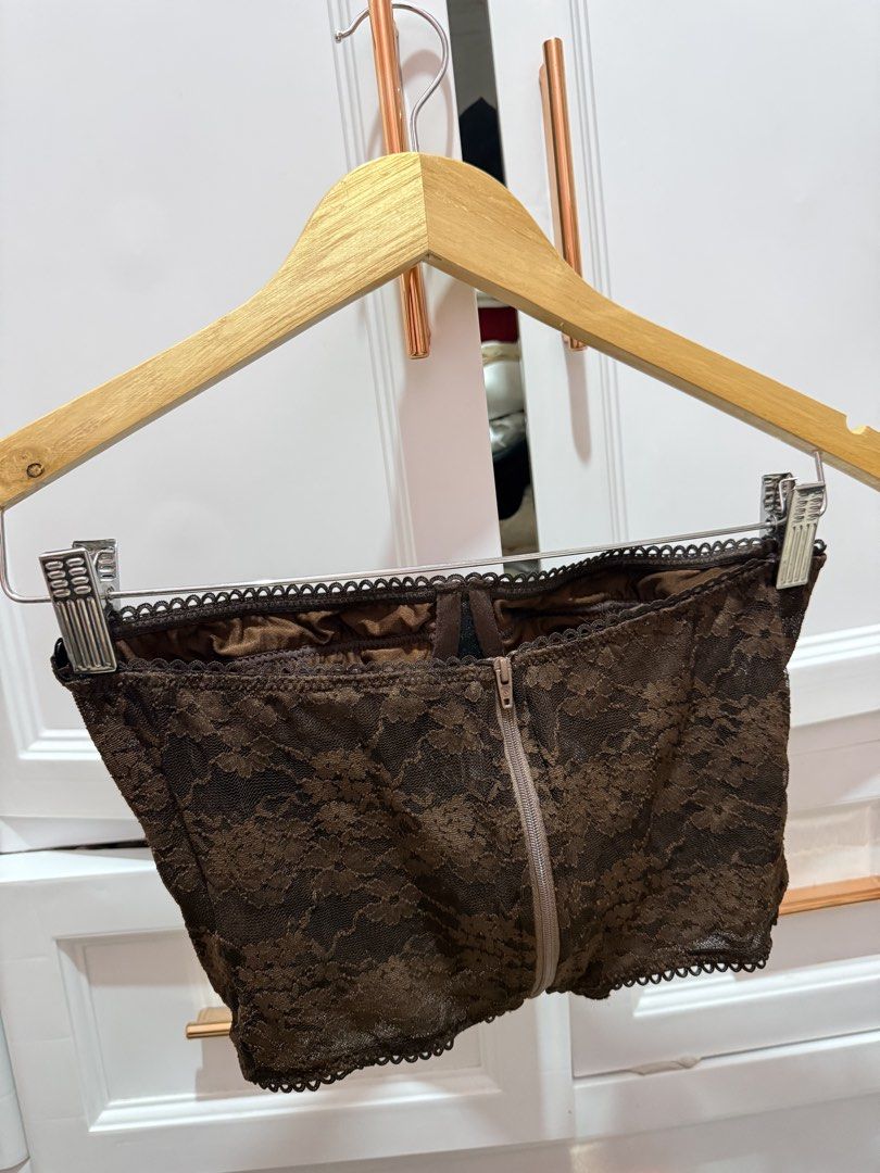 Brown tube top (Category: Others Tops) located in Taguig. Submitted by chen.preloveddd (Listing ID 1456552896, Image 2). Description: Used once no issues Size xsmall 📍Taguig south signal village.