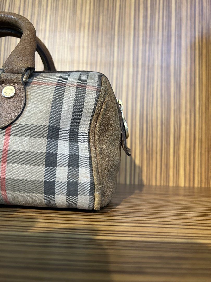 Burberry Hand bag (Category: Luxury Bags & Wallets) located in Quezon City. Submitted by brand.selection (Listing ID 1456537520, Image 3). Description: Handbag mini burberry .