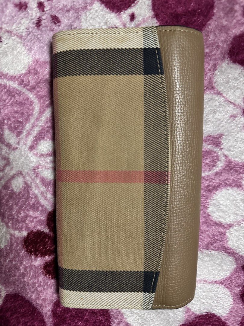 Burberry long wallet (Category: Luxury Bags & Wallets) located in General Mariano Alvarez. Submitted by margie.gadil (Listing ID 1456562265, Image 2). Description: Authentic Burberry Long wallet Issue: may tanggal na tahi lang sa card slot but all in all okay pa po. Rfs: Need Funds!.