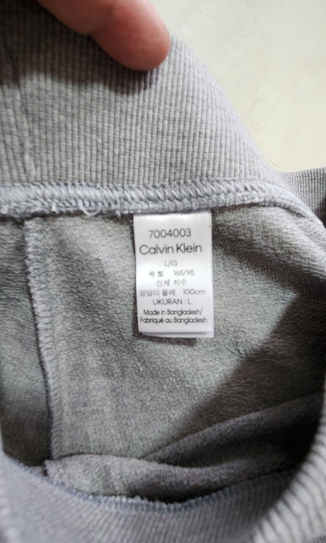 Calvin Klein jogger pants (Category: Activewear) located in Caloocan City. Submitted by celonessentials (Listing ID 1456512377, Image 3). Description: Brand new with tag,bought in Australia for P2K. selling low, as it does not fit my aon.