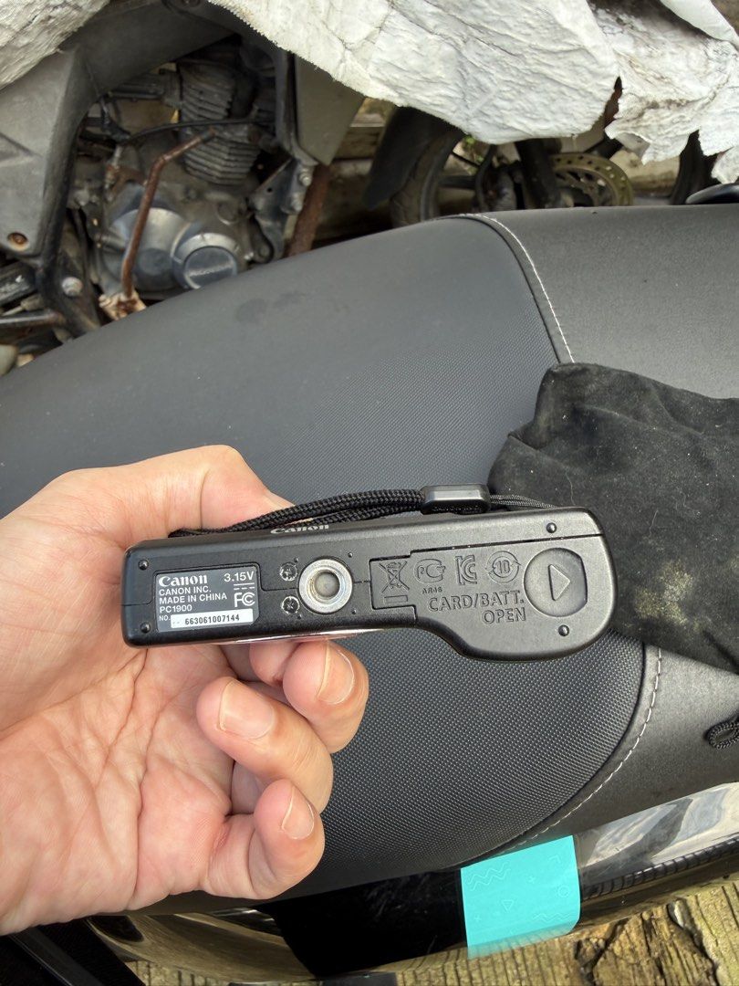 Canon Digicam (Category: Cameras) located in Caloocan City. Submitted by Appareildemusique (Listing ID 1456534897, Image 3). Description: Working, no battery and memory card.